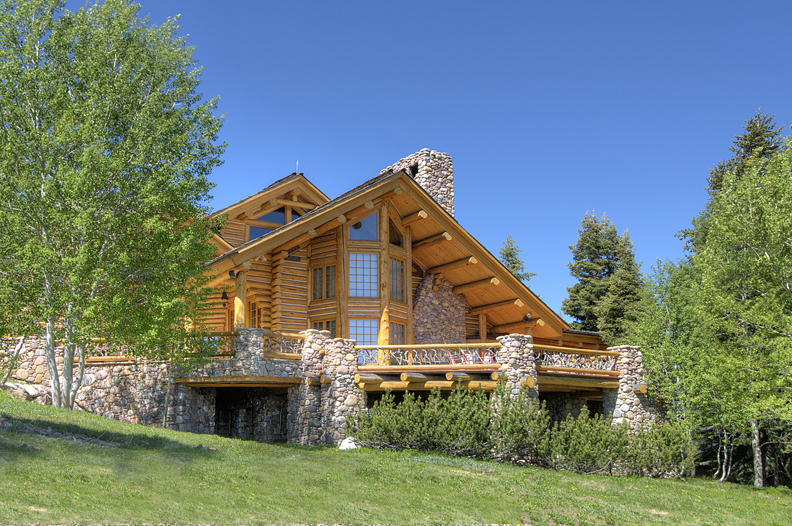 Summer%20Exterior%20from%20ski%20run.jpg